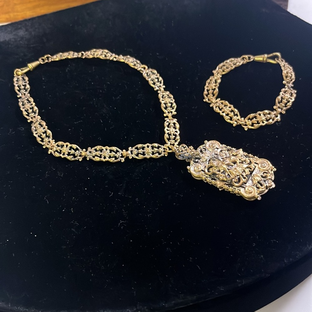 RARE Victorian Antique Elegant Chatelaine Aide Memoire Gold Metal Necklace